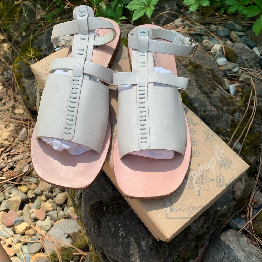 NEW FREE PEOPLE “LONG WEEKEND SANDAL”